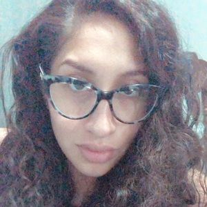 Meet your Posher, Monica